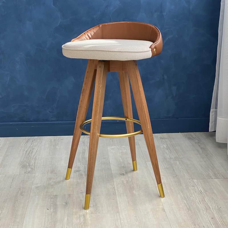 Banqueta Mayara Em Madeira Maciça Amêndoa 75cm