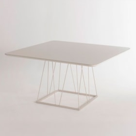 Mesa De Jantar Quadrada Providence Com Tampo De Vidro 140cm